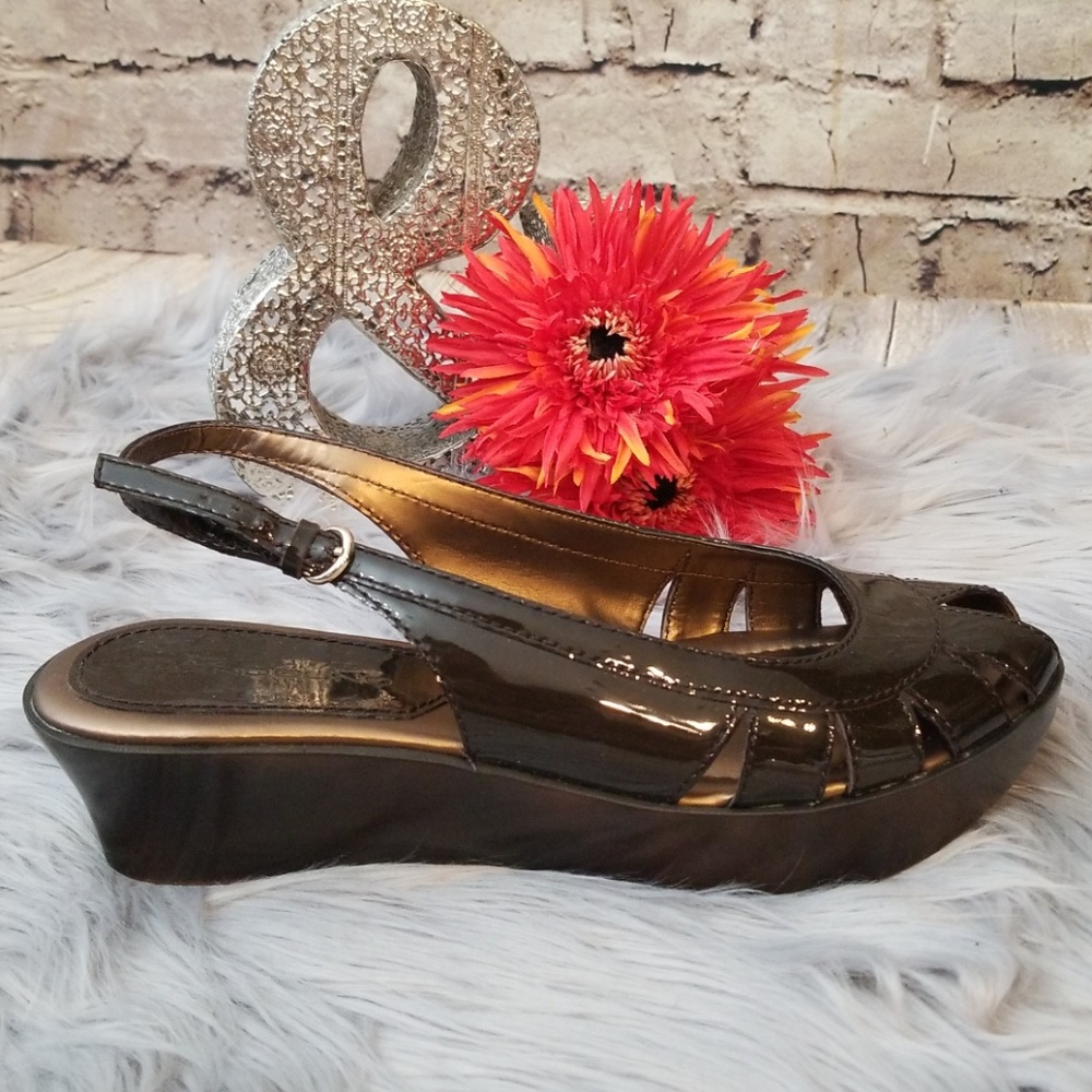 Bandolino Irvington Wedged Sandals